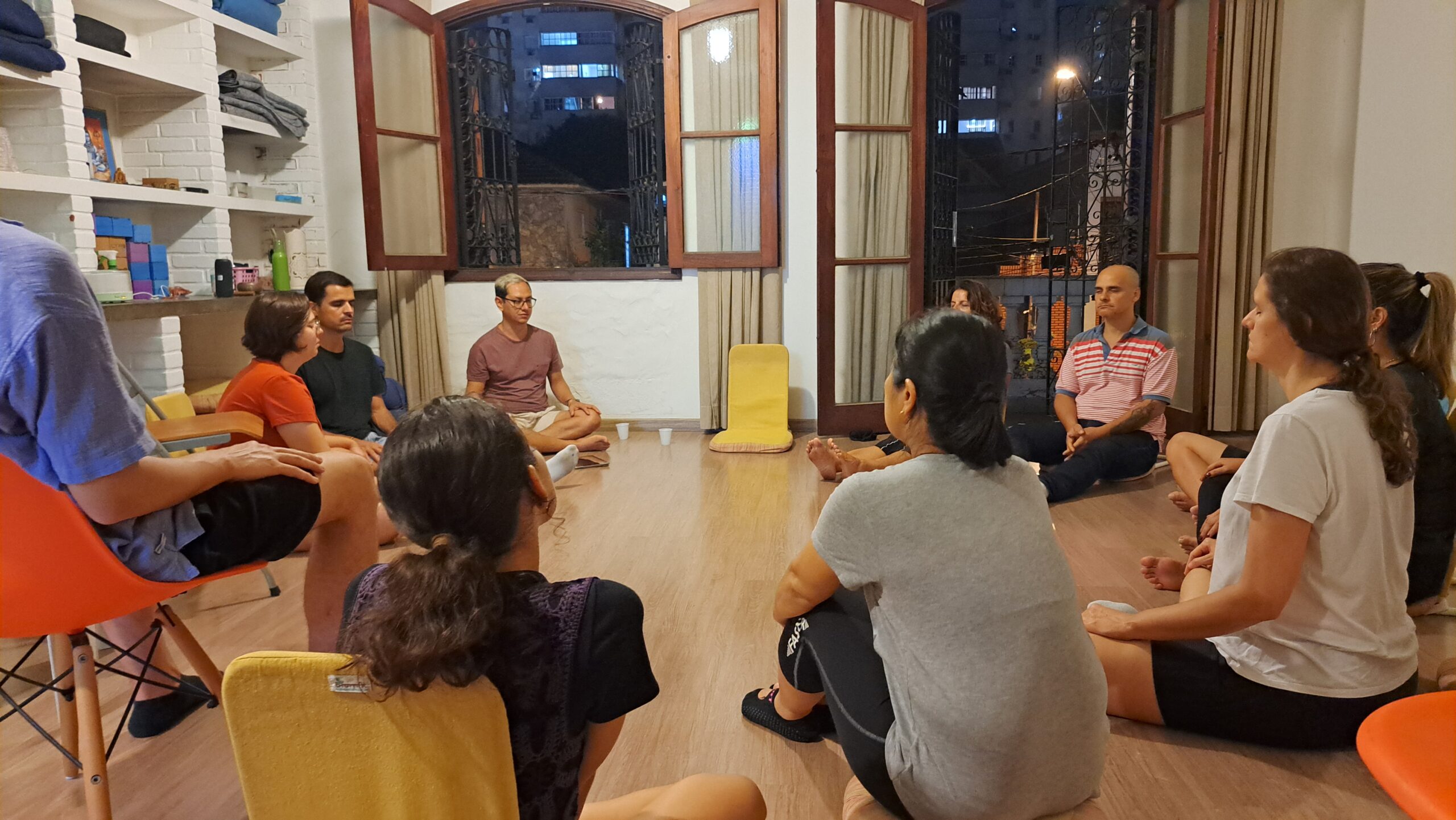 Encontro em andamento na Casa Akasha